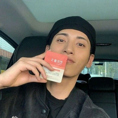 超清高冷男生头像(精选28张)