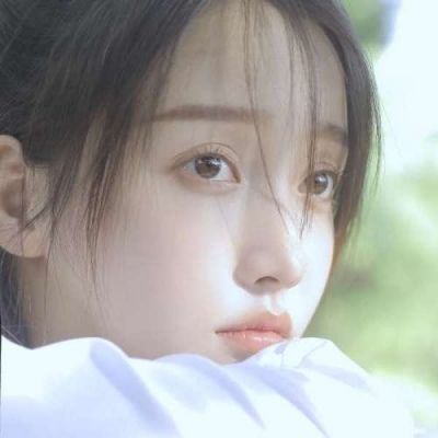 超火绿色头像女生头像(34张)