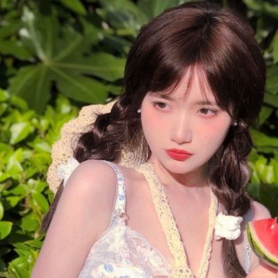 超火绿色头像女生头像(34张)