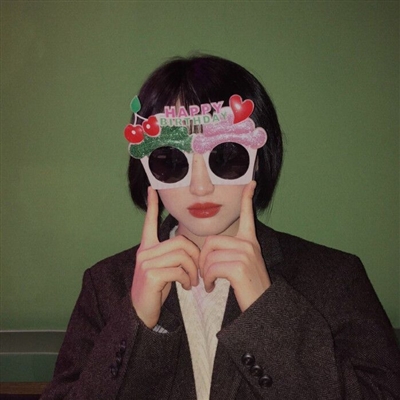 最热门绿色系女生头像(精选20张)