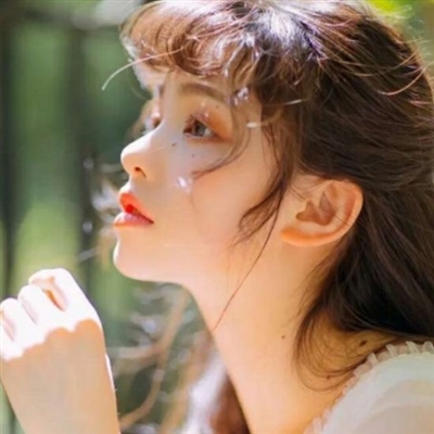 最热门绿色系女生头像(精选20张)