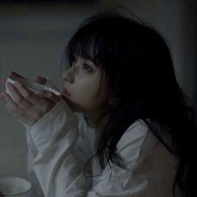 忧伤的女生头像(精选28张)