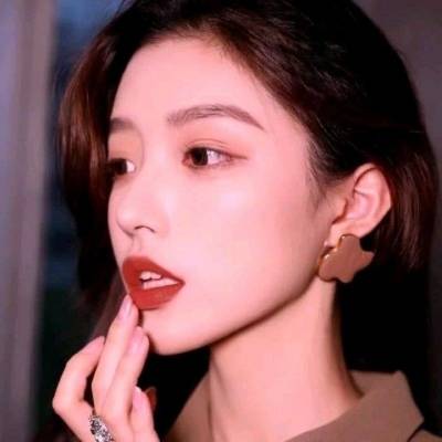 最新优质御姐女头像(28张)