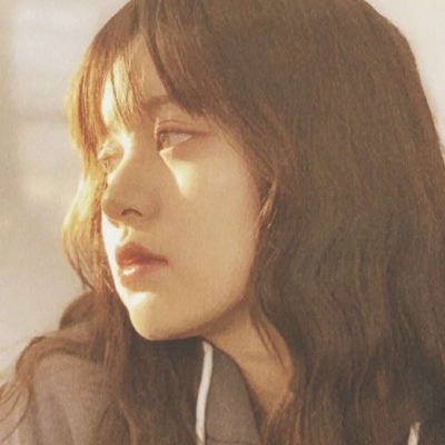 高清好看的意境伤感头像女生图片(28张)