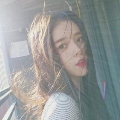 高清好看的意境伤感头像女生图片(28张)