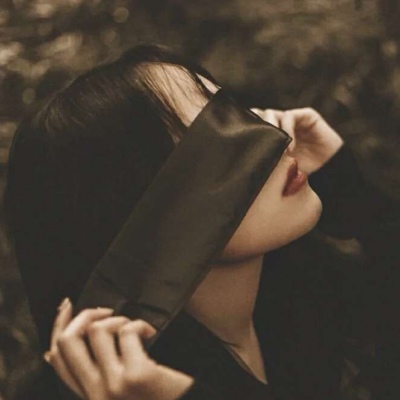 高清好看的意境伤感头像女生图片(28张)