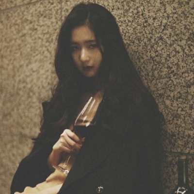 高清好看的意境伤感头像女生图片(28张)