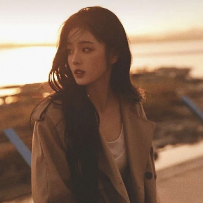 高清好看的意境伤感头像女生图片(28张)