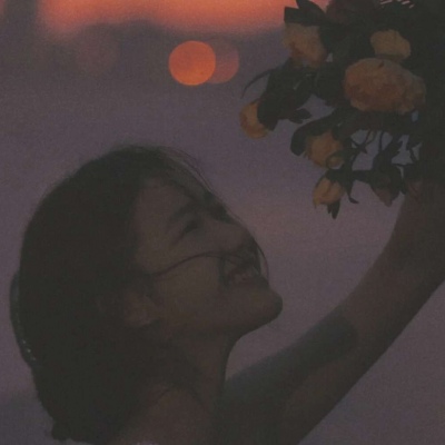 高清好看的意境伤感头像女生图片(28张)