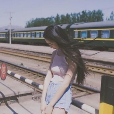 高清好看的意境伤感头像女生图片(28张)