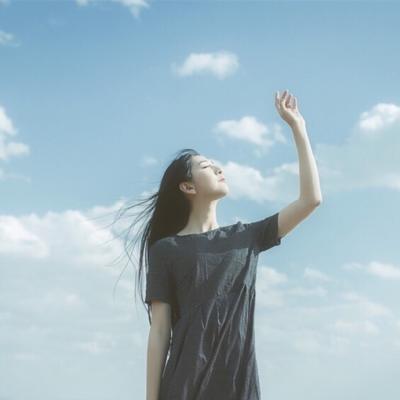 高清好看的意境伤感头像女生图片(28张)