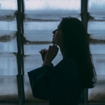 高清好看的意境伤感头像女生图片(28张)