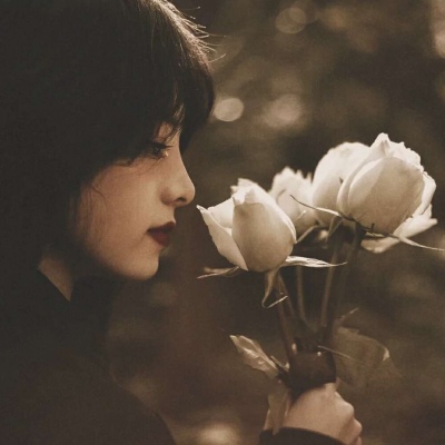 高清好看的意境伤感头像女生图片(28张)