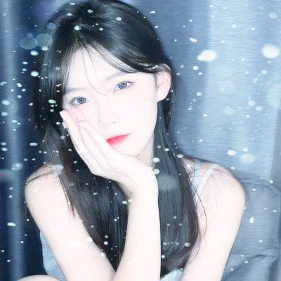 清新好看的冰雪中女生头像图片(精选24张)