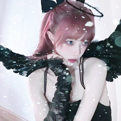 清新好看的冰雪中女生头像图片(精选24张)