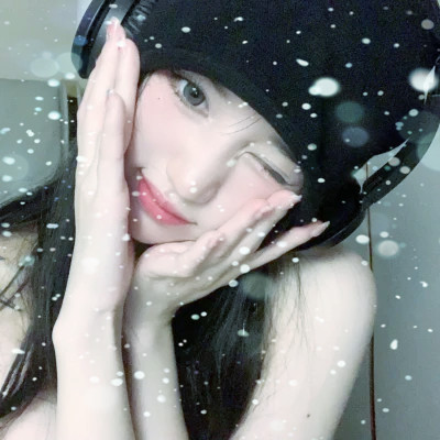 清新好看的冰雪中女生头像图片(精选24张)