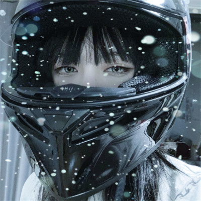 清新好看的冰雪中女生头像图片(精选24张)