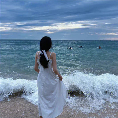 高清好看的小清新意境头像女生图片(精选24张)