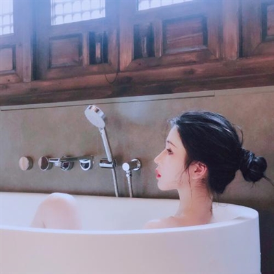 高清好看的小清新意境头像女生图片(精选24张)