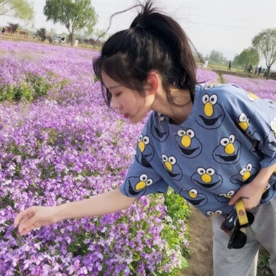 高清好看的小清新意境头像女生图片(精选24张)