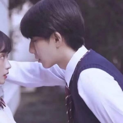 情侣头像超甜一左一右2023高清图片(20张)