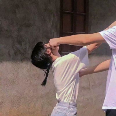 情侣头像超甜一左一右2023高清图片(20张)