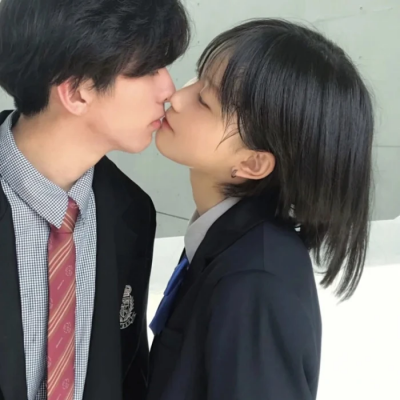 情侣头像超甜一左一右2023高清图片(20张)