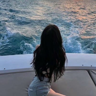 微信背影女头像图片(18张)