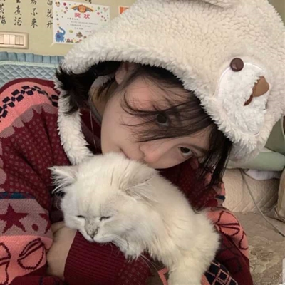 高清女生抱猫咪的头像(精选24张)