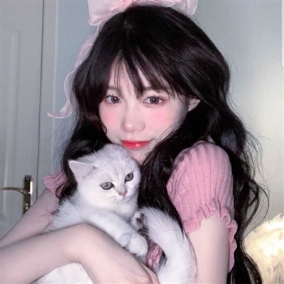 高清女生抱猫咪的头像(精选24张)