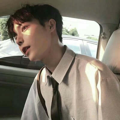 小清新白衬衫男生头像图片(22张)