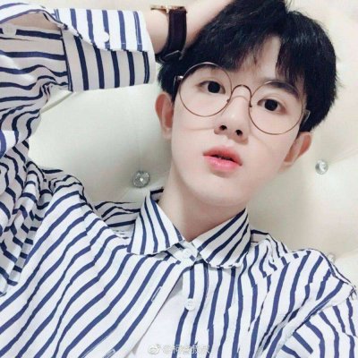 小清新白衬衫男生头像图片(22张)