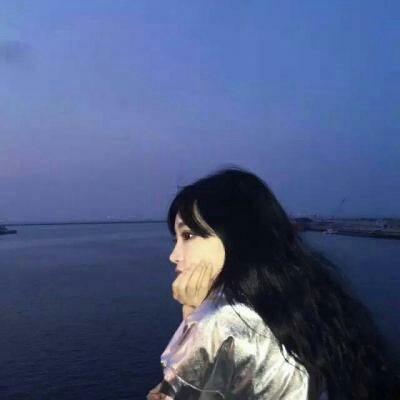 仰望天空女生头像(优选14张)