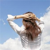 仰望天空女生头像(优选14张)