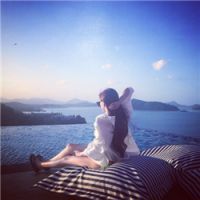 仰望天空女生头像(优选14张)