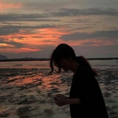 仰望天空女生头像(优选14张)