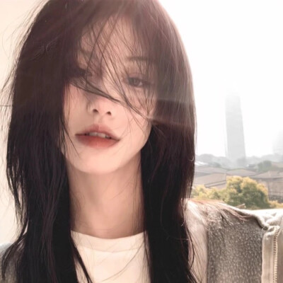 2023简单大方有气质女生微信头像(共22张)