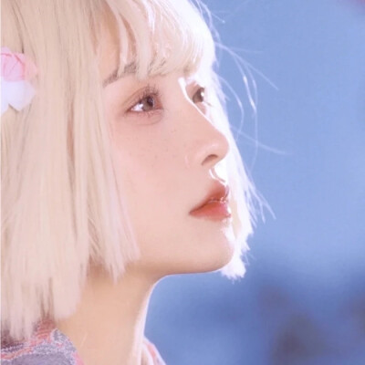 2023简单大方有气质女生微信头像(共22张)