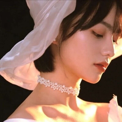 2023简单大方有气质女生微信头像(共22张)