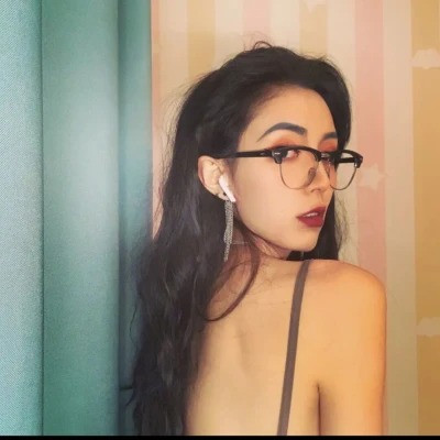 2023简单大方有气质女生微信头像(共22张)