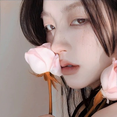 2023简单大方有气质女生微信头像(共22张)