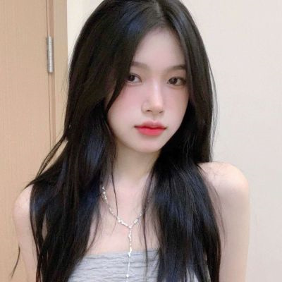 优质高级的长发简约个性女生头像(优选22张)