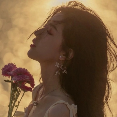 成熟美女图片清新头像(精选22张)