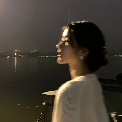 成熟美女图片清新头像(精选22张)