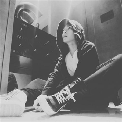 帅气黑白男生快手专用头像(优选18张)