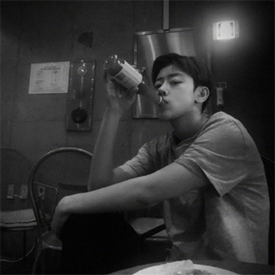 帅气黑白男生快手专用头像(优选18张)