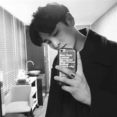 帅气黑白男生快手专用头像(优选18张)