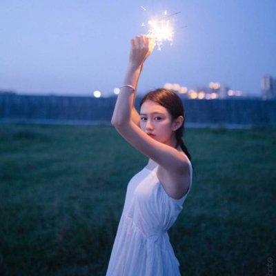 高清好看的清新干净蓝色系女生头像图片(精选18张)