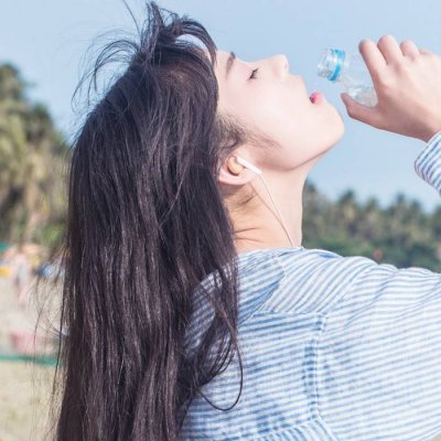 高清好看的清新干净蓝色系女生头像图片(精选18张)