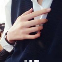 穿白衬衫的男半身头像(精选12张)